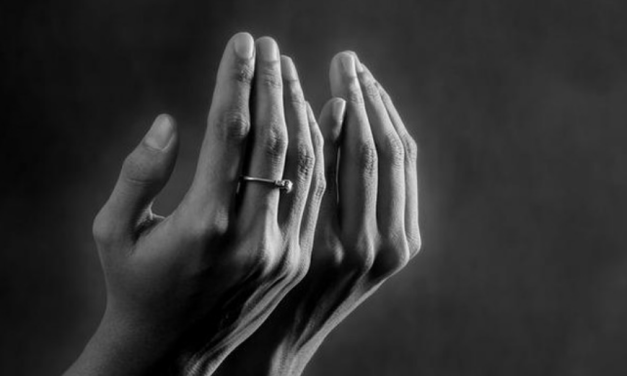 Bacaan Tahlil Singkat Lengkap dengan Keutamaan Mengamalkannya